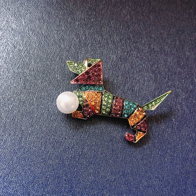 Брошь в виде собаки стразы эмалированная с кристаллом | Украшения и аксессуары