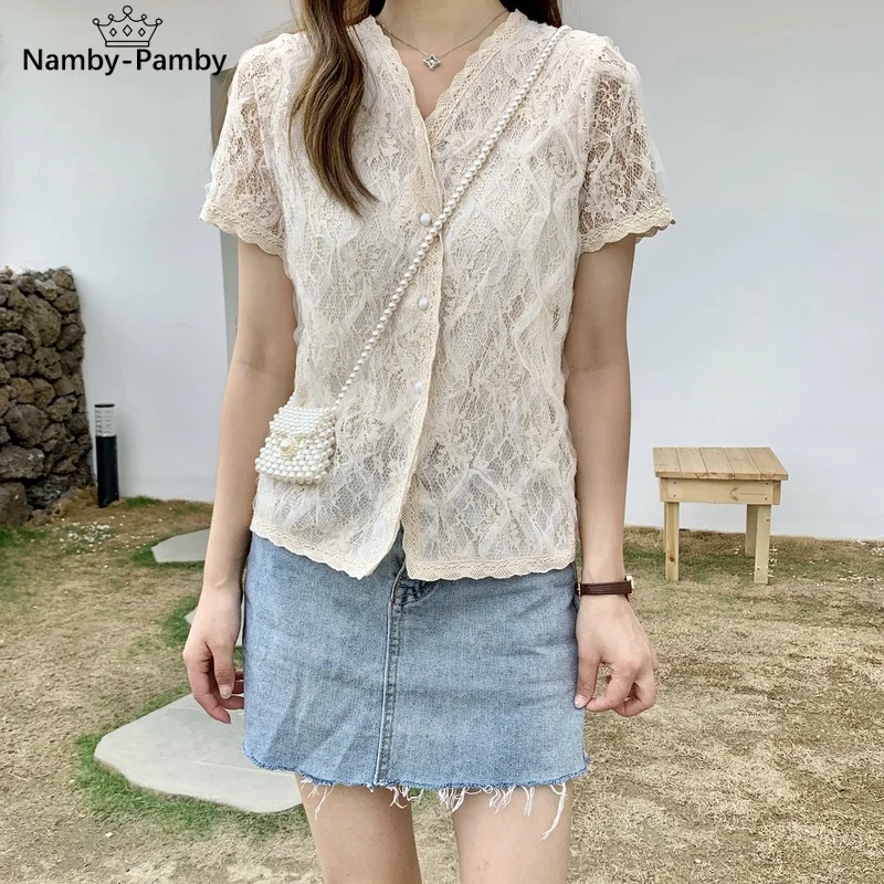 

Summer Chic Heavy Lace Patchwork Women Shirts Sweet Fashion Bottoming Womens Tops V Neck Exquisite Single Breasted Blouse