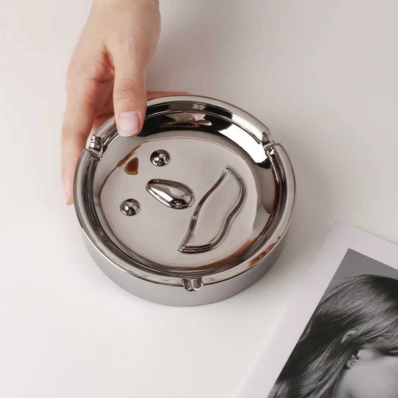 

Modern creative ceramic ashtray light luxury style household personality face trend high-end office furnishings