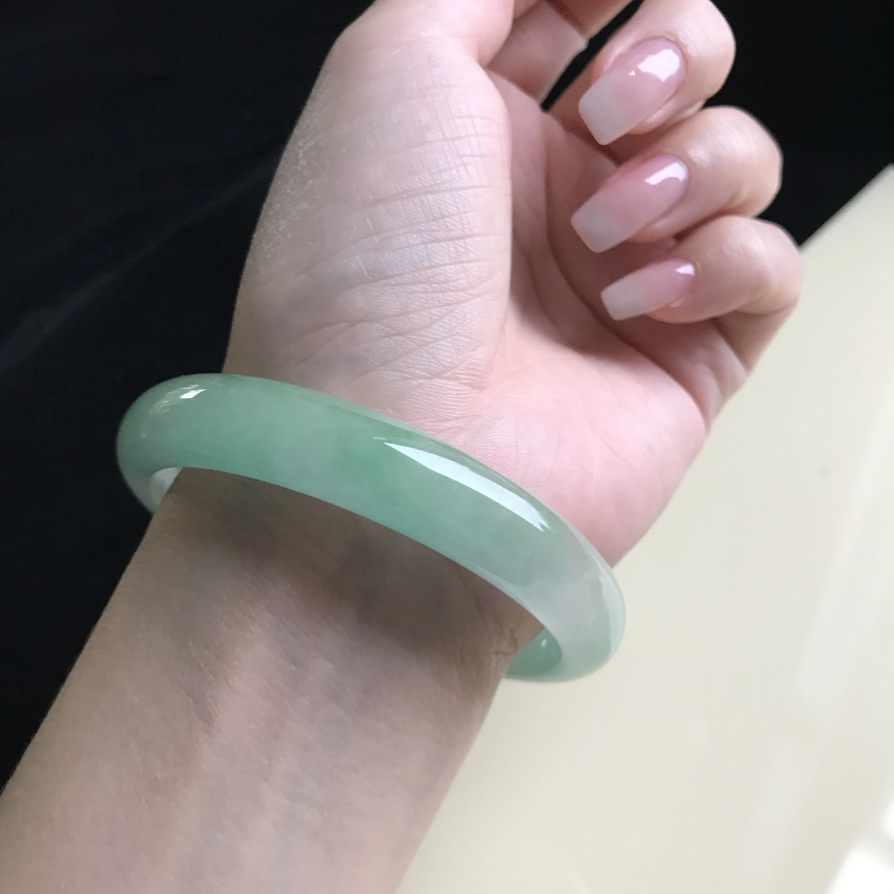 

100% подлинный высококачественный браслет из нефрита стандартная бижутерия для женщин 60 мм (с сертификатом)