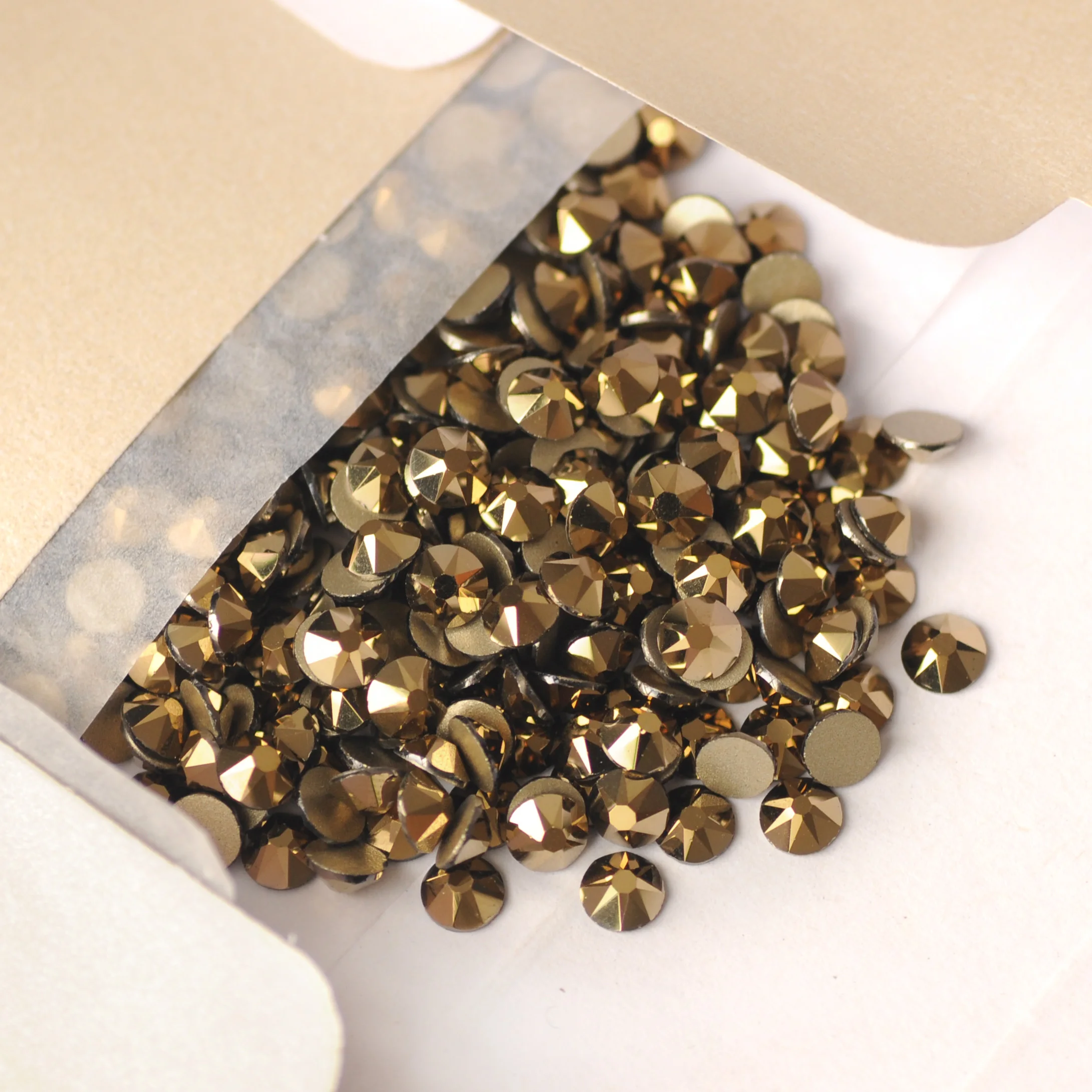 Золотые стразы 2088 без горячей фиксации 8 больших маленьких Стразы AURU с плоским