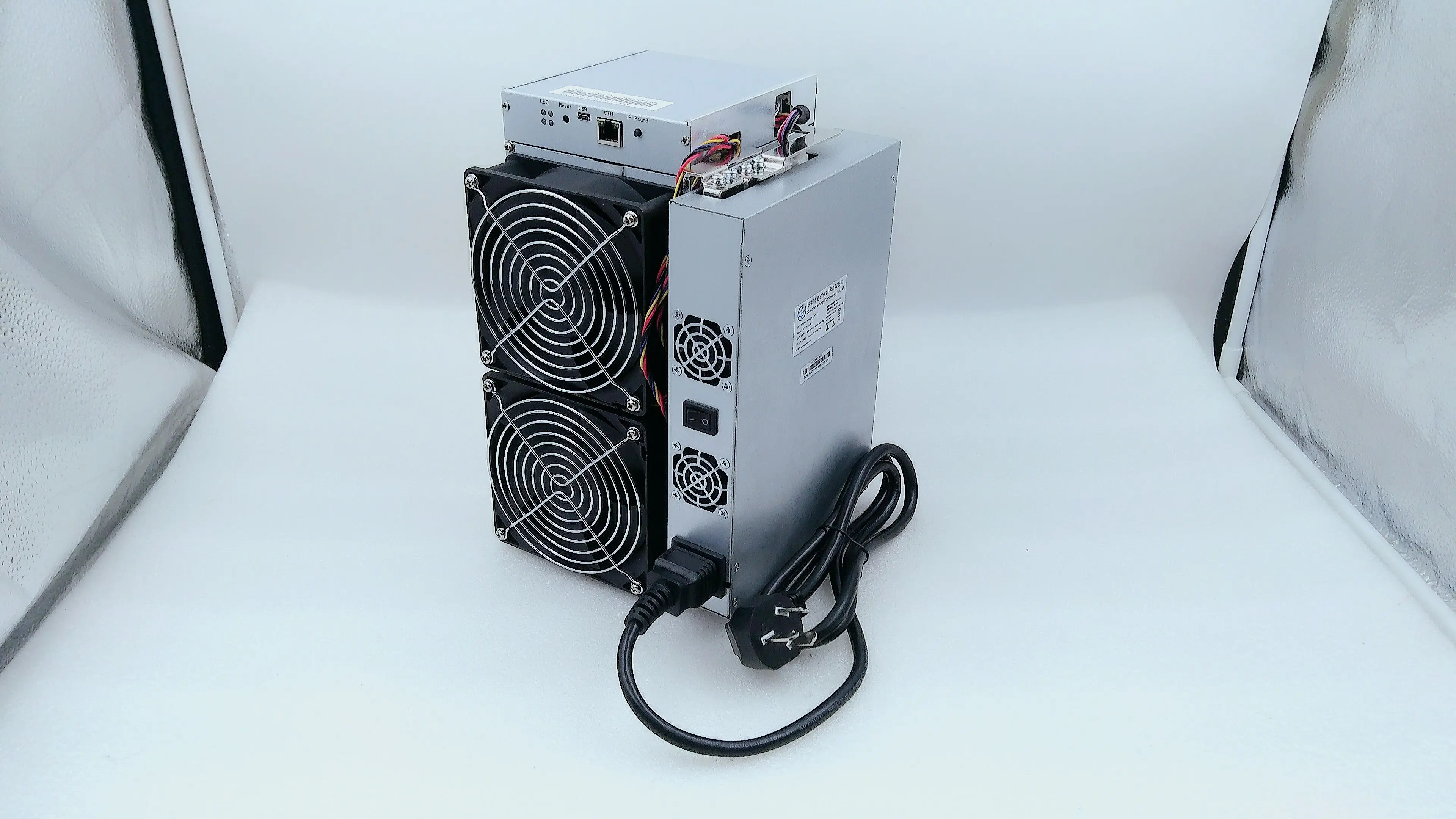 Старые майнеры Стронгу с блоком питания Майнер лучше чем Antminer D5 Baikal G28 X7 420g x11 -