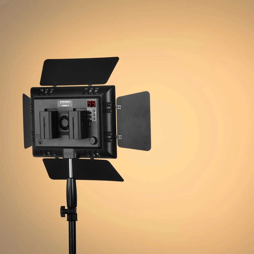 Светодиодная лампа YONGNUO YN600L II для фотосъемки и видеосъемки 3200K-5500K регулируемая