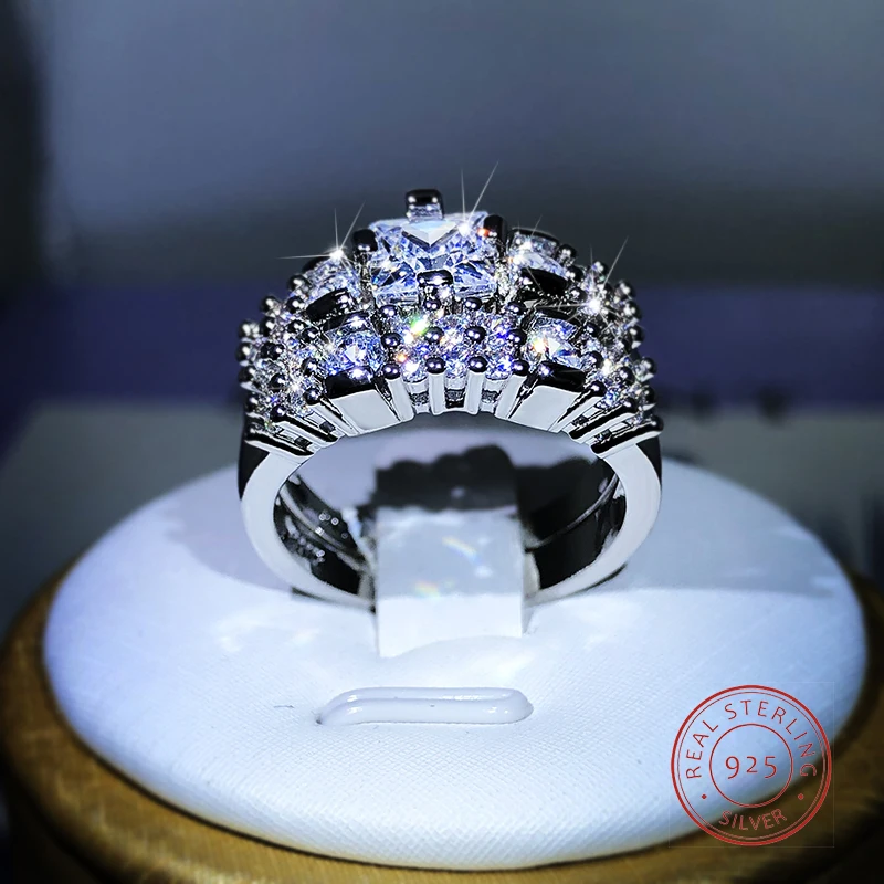 

Женское кольцо из серебра 925 пробы, с фианитом