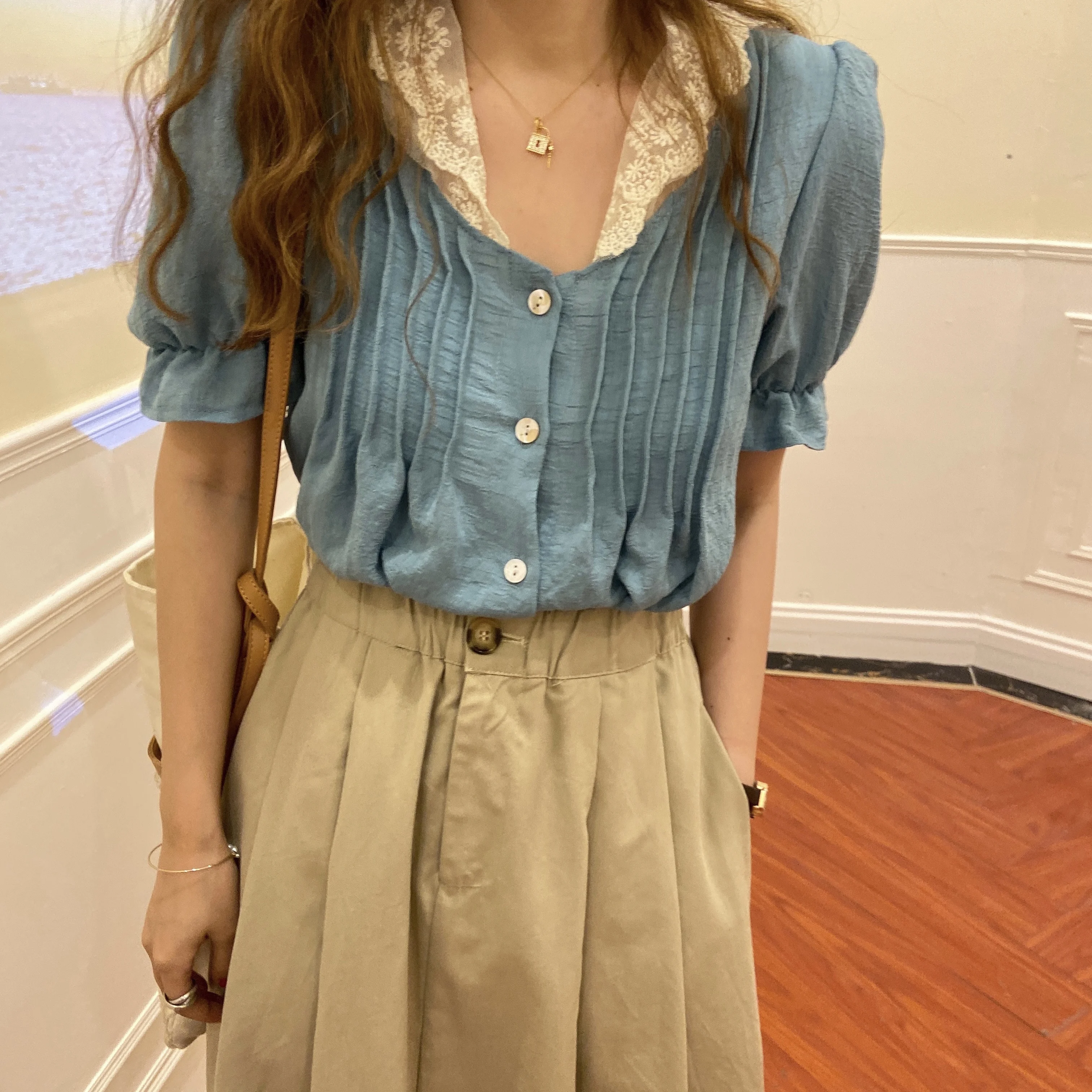 

ernie summer lace stitching short-sleeved shirt female French hubble-bubble sleeve retro v-neck shirt white jacket