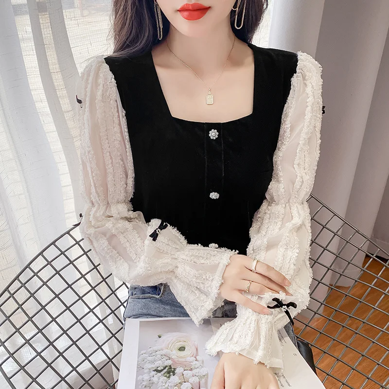 

Shirts & Blouses