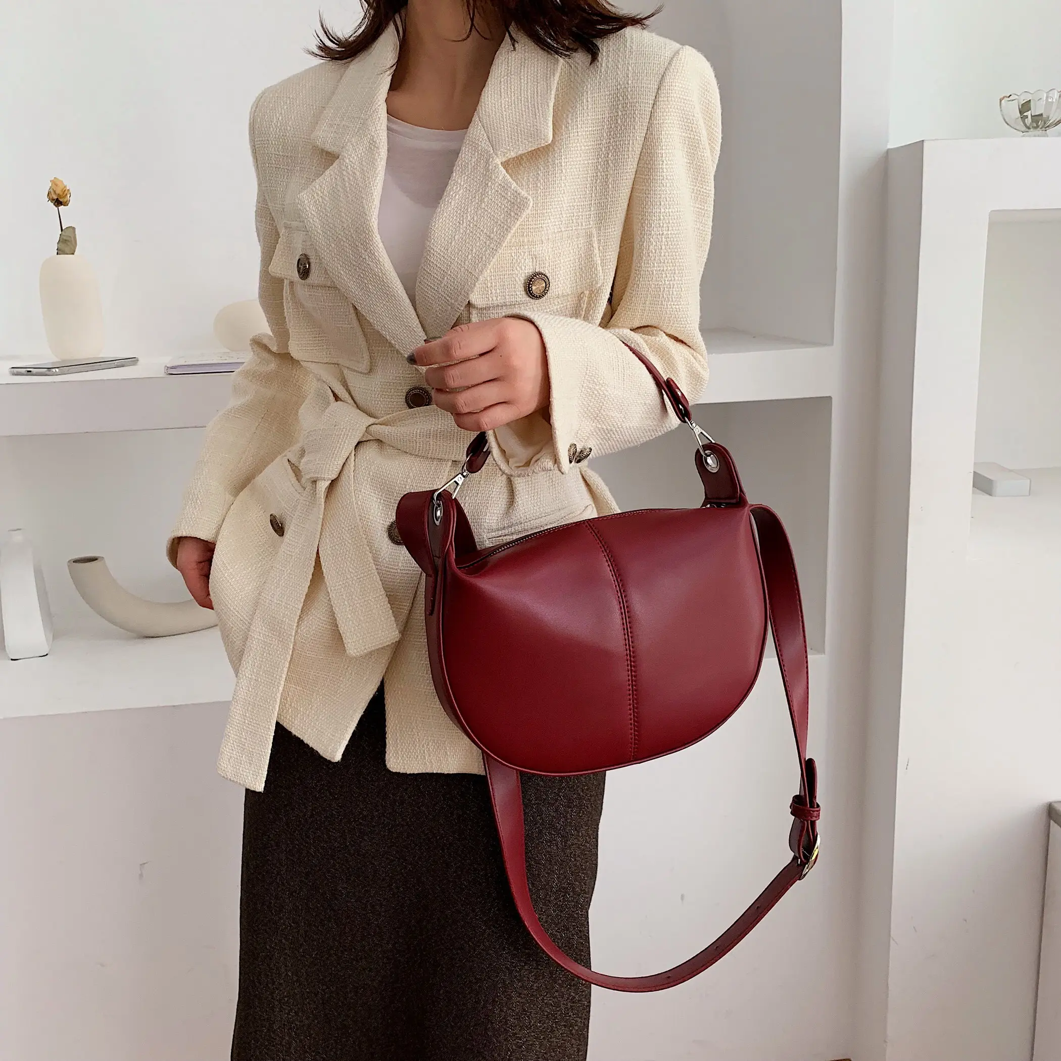 Одноцветные седельные сумки из искусственной кожи для женщин 2020 маленькая