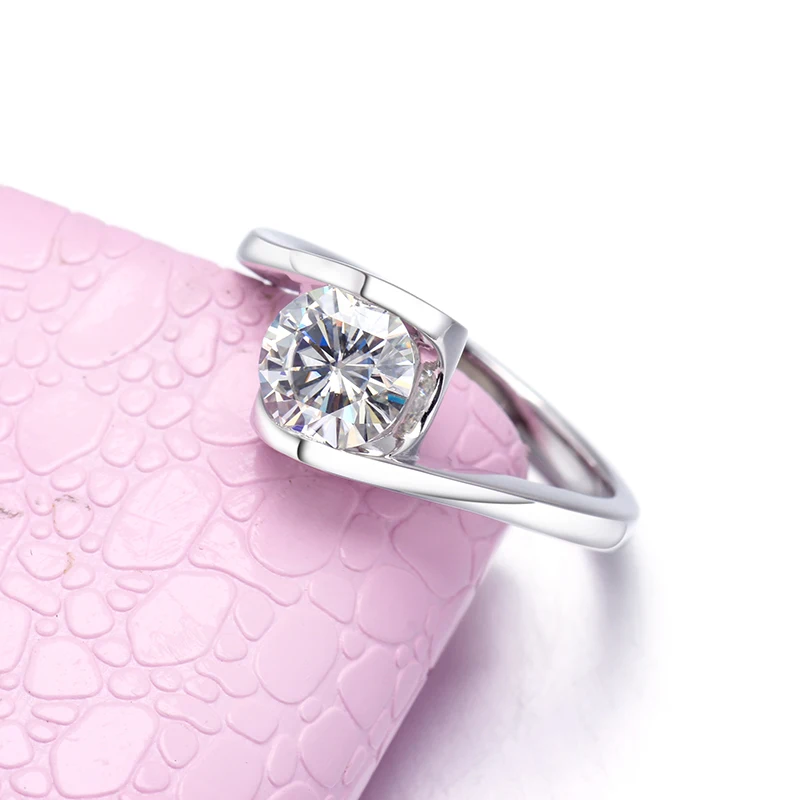 

Женское кольцо с муассанитом, 6,5 мм