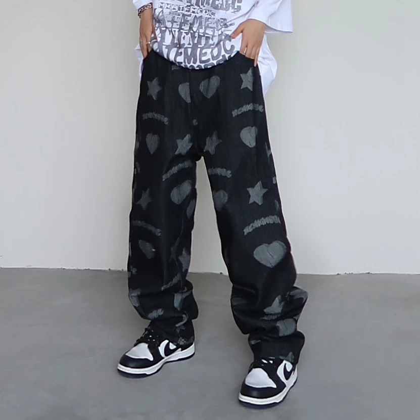 

Джинсы Хай-стрит Мужские Винтажные, свободные прямые брюки из денима с принтом пять звезд и сердечками, с потертостями, с широкими штанинами...