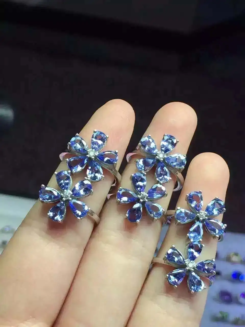 Кольцо женское из серебра 925 пробы с натуральным танзанитом | Украшения и