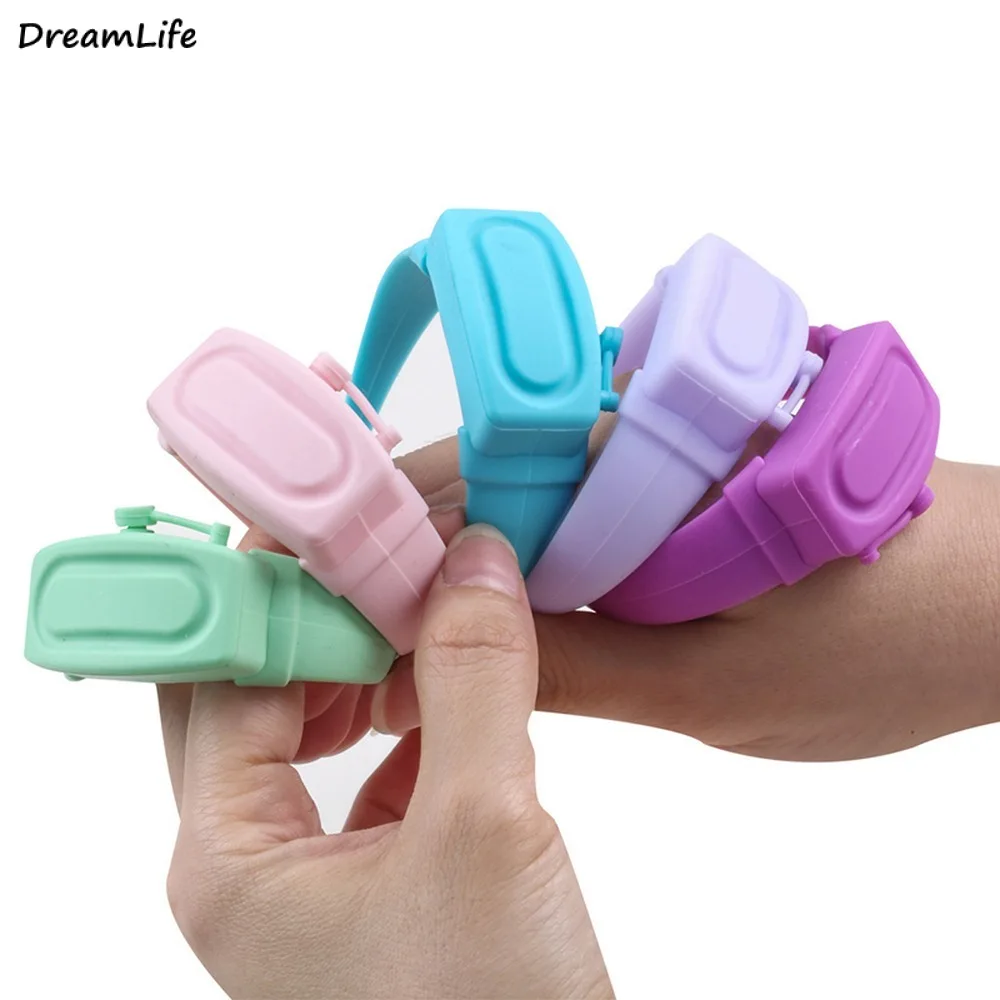 

Portable Wristband Hand Dispenser Silicone Can Store Hand Sanitizer Dispensing Silica gel Wearable Dispenser Hand Band Wrist