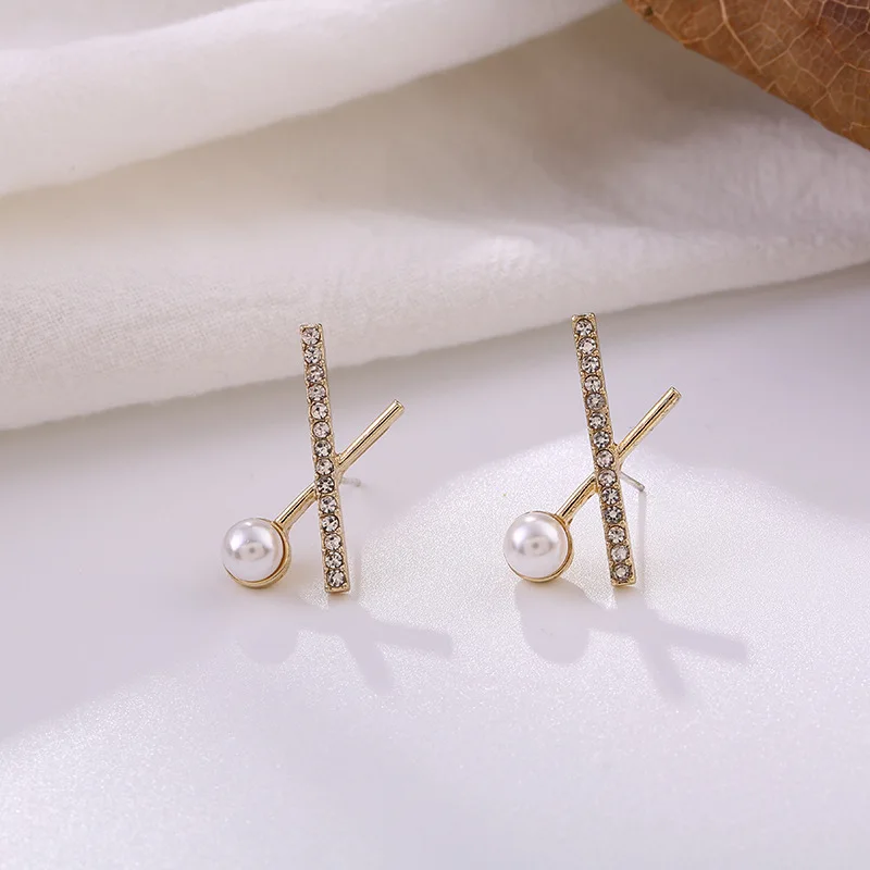 

Korean Elegant Simulated Pearl Earrings Gold Color Rhinestone Cross Stud Earrings For Women Female Wedding Jewelry Gifts