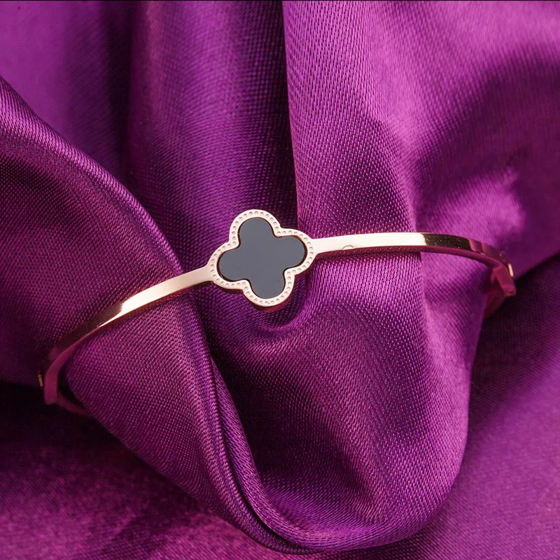 

Wholesale Trendy Female Pendant Link Chain Choker Clover Bracelace Women Girl Metal Jewelry Accessory Party
