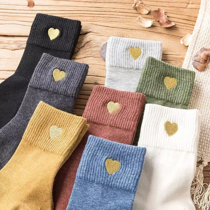 

Носки женские шерстяные, с вышивкой, на осень и зиму