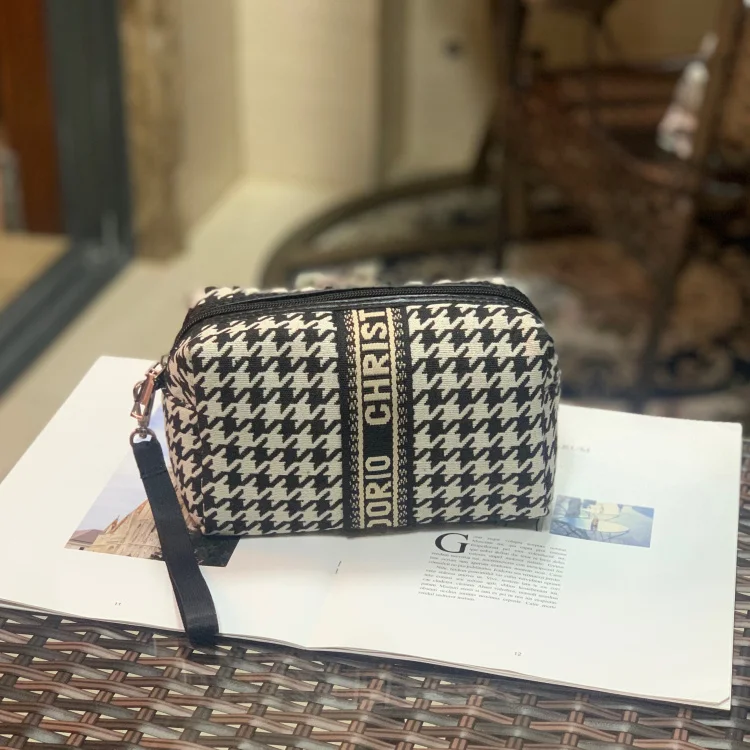 

Cosmetic Bag Travel Large Capacity Makeup Brush Cosmetics Wash Bag Women Portable Tote