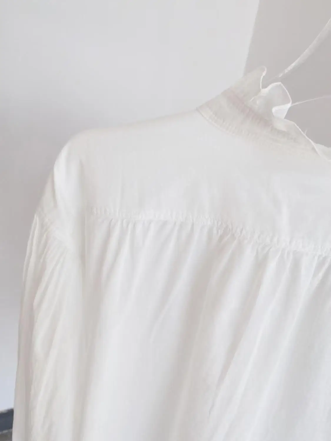 

Women Ruffled Pleated Blouse Solid Color Loose Thin Long Sleeve Tops Female Simple Shirts 2021 Spring Summer