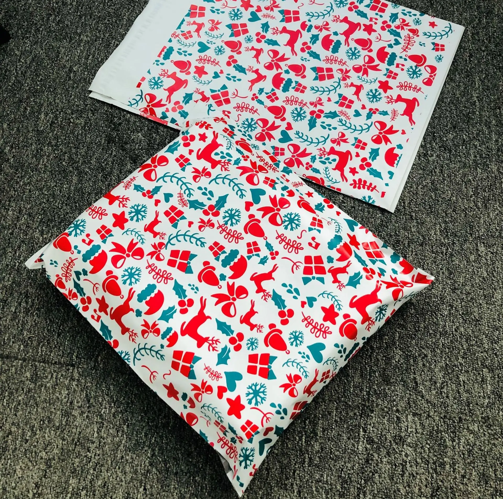 

50PC Christmas thickened Self-adhesive Express Storage Bag,Sturdy Mailer Bag for Christmas gift or products deliver