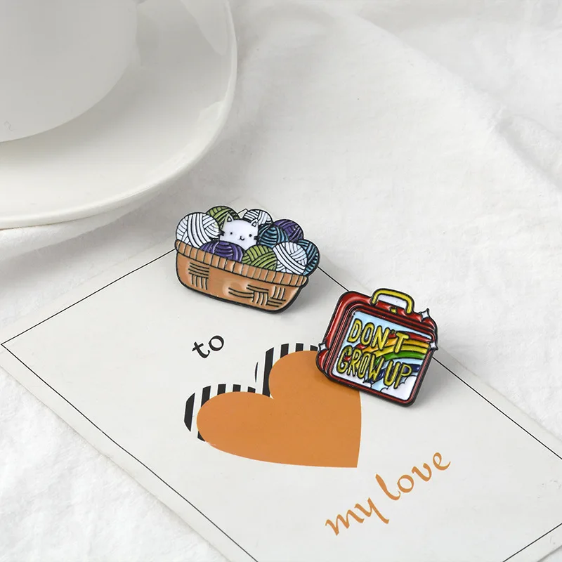 Cute Cat Ball of yarn Enamel Lapel Pins Cartoon Brooches Badges Backpack Gifts For Friends Wholesale Jewelry |