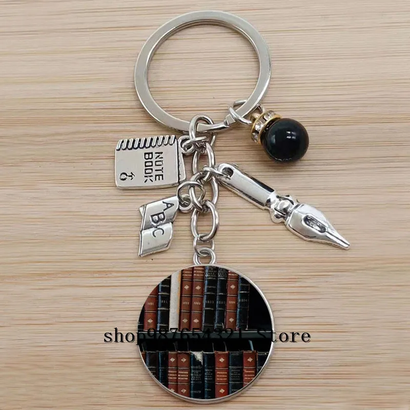 Красочная книжная полка для библиотеки брелок ключей в ретро-стиле подержанная