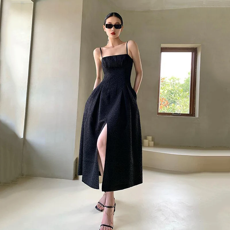 Женское платье на бретелях-спагетти без рукавов с карманами