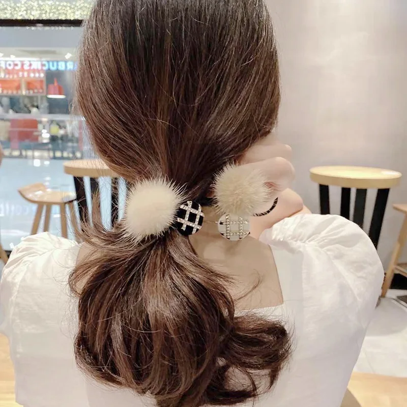 

Diamond-studded buttons Hair rope real Leather mink hair ball Elastic hair loop Luxurious hair accessories t22