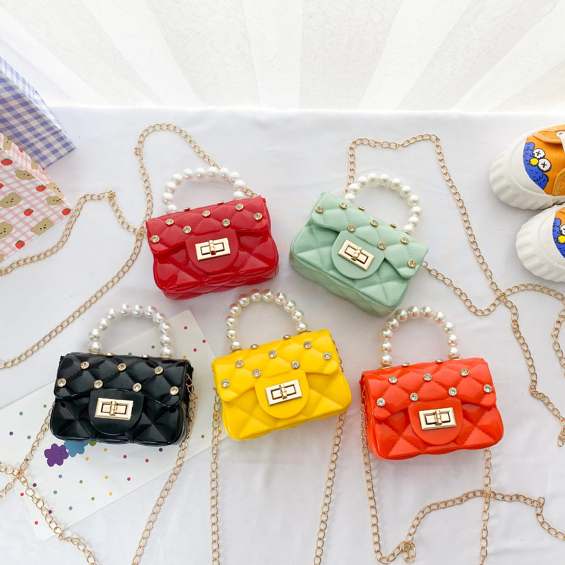 

Детские Мини-кошельки-желе, Симпатичные сумки через плечо из ПВХ для маленьких девочек, конфетных цветов, сумка для монет с заклепками, Коше...