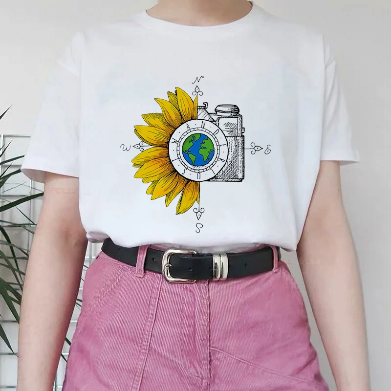 

The Truck Is Full Of Flowers Cartoon Pattern Women Graphic Fashion T-shirt Female Printed Lady Short Sleeve Round Collar T-shirt