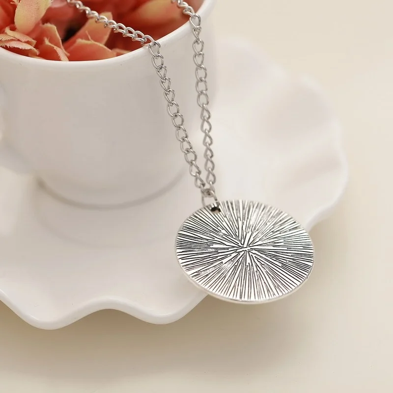 Модные солнцезащитные очки в стиле ретро с круговой резьбой по алфавиту надписи