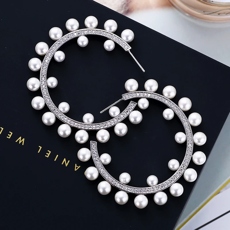 Женские жемчужные серьги-кольца с блестящим цирконием покрытием Новые