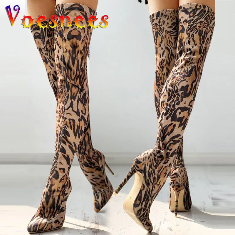 

Модные леопардовые осенне-зимние эластичные сапоги с принтом, женские длинные сапоги выше колена на шпильке 12 см, привлекательная обувь с острым носком на высоком каблуке