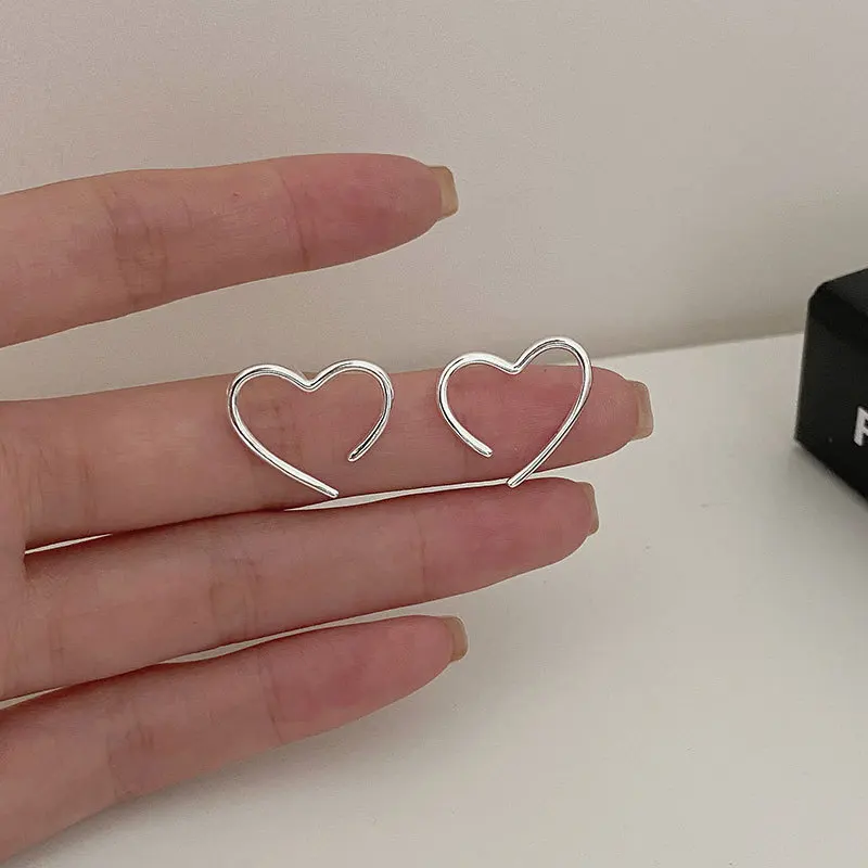 Женские серьги-гвоздики из серебра 100% пробы в форме сердца | Украшения и