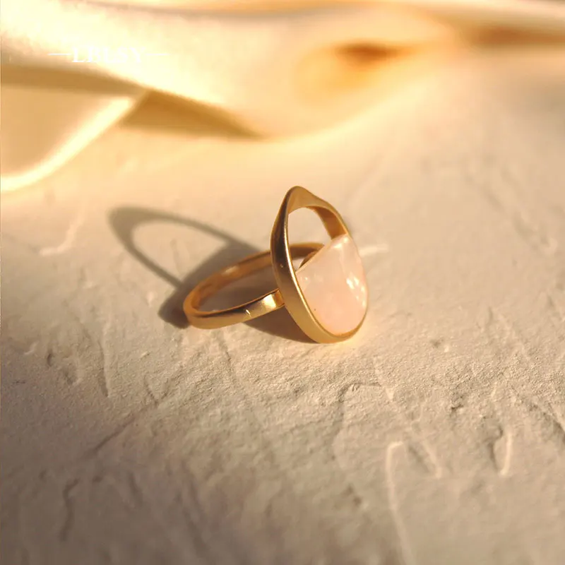 Элегантное модное кольцо овальное женское обручальное с геометрическим