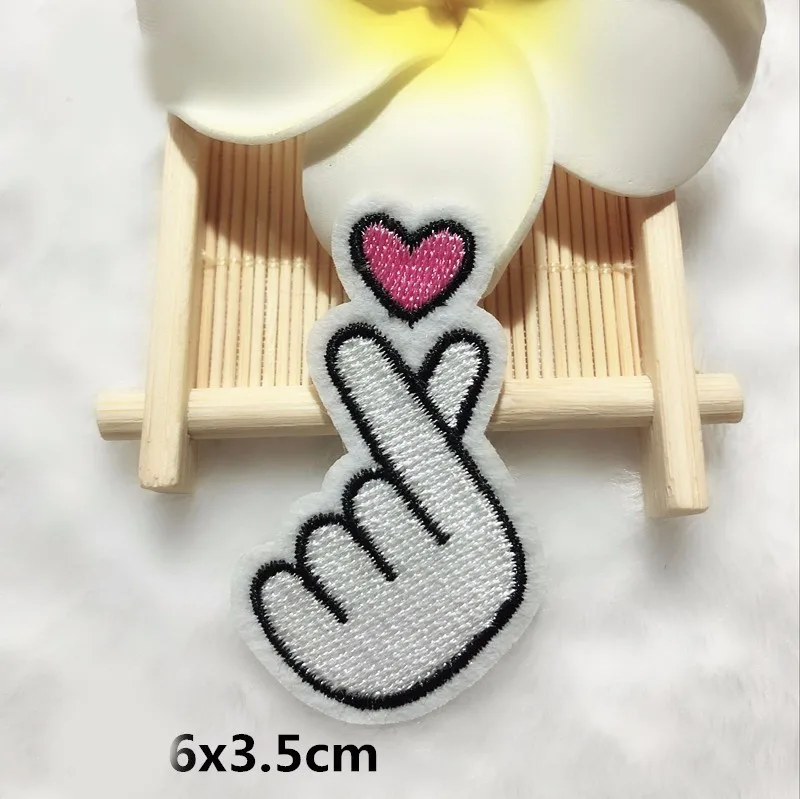 New Cartoon Patches for Children Clothing DIY Sticker Clothes Smiling Creative Love Gesture Embroidery Hat Decoor | Дом и сад