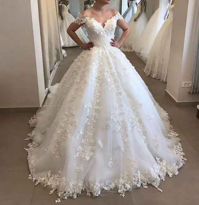 

Off Shoulder Puffy Skirt Wedding Dresses 2020 Modern Lace Applique Floral Arabic Dubai Princess Church Castle Wedding Gown Bride