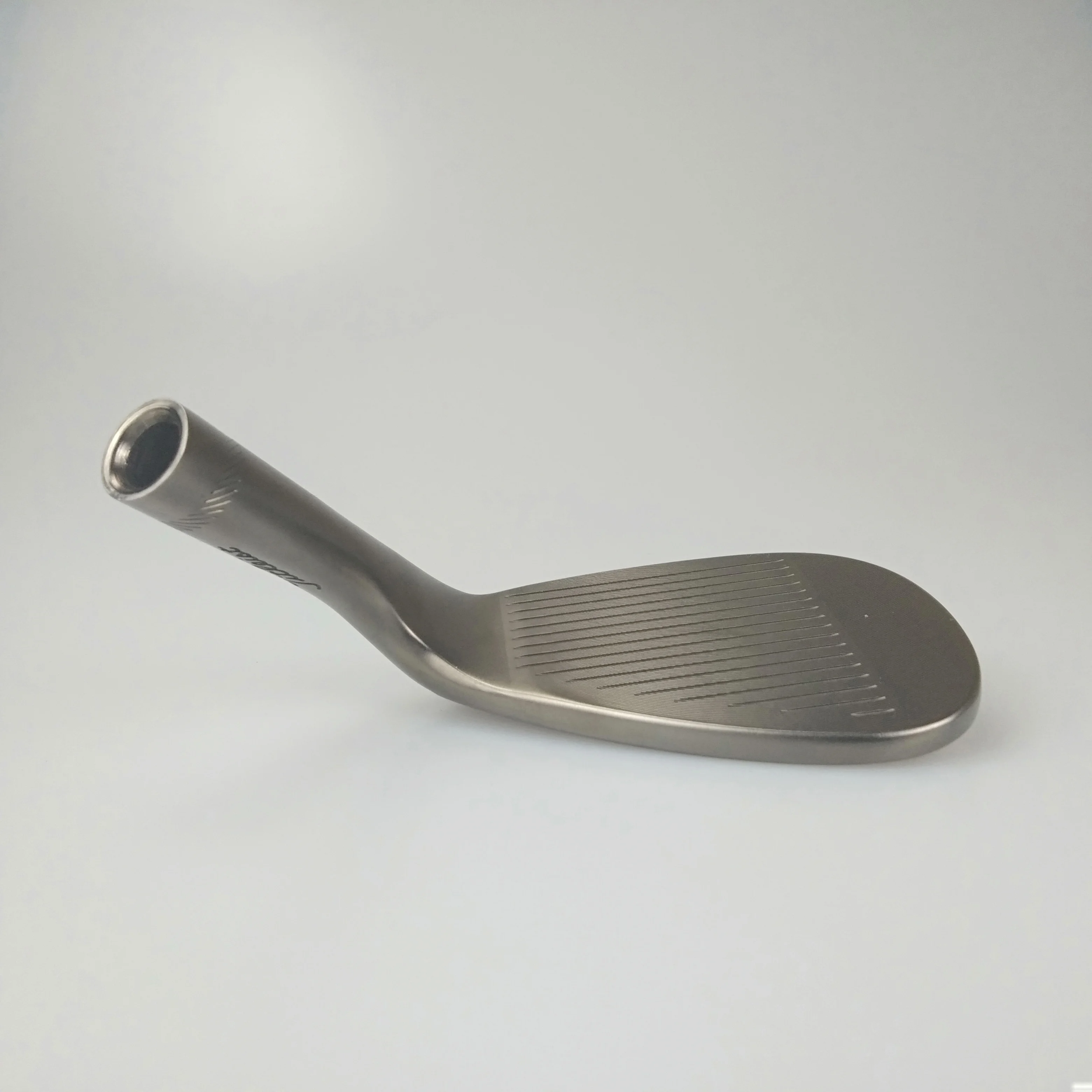 Клюшки для гольфа серые фотообои 50 60 графит клюшки с крышкой бесплатная