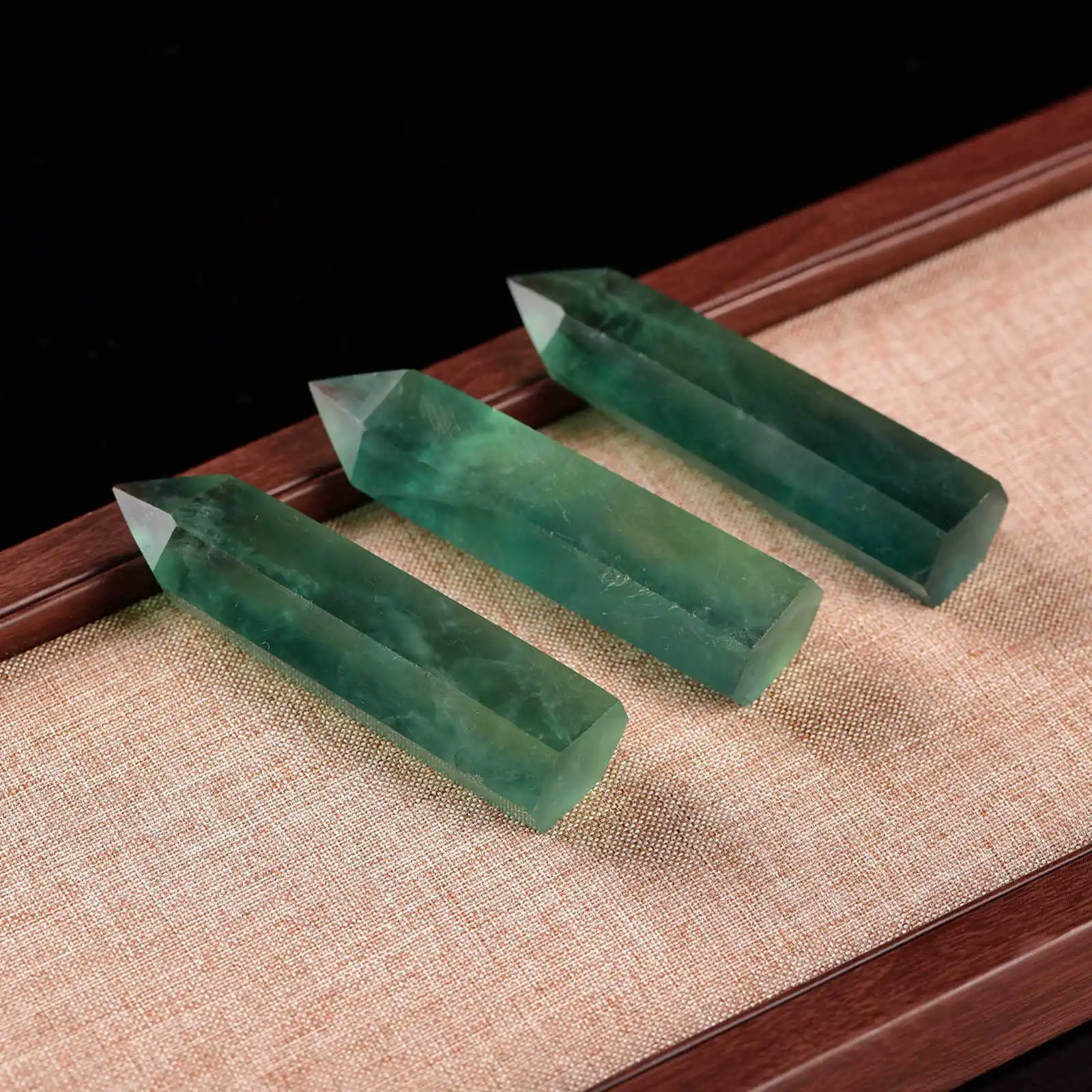 

Mooie Natuurlijke Groene Fluoriet Crystal Point Natuurlijke Kristal Reiki Healing 70-80 Mm