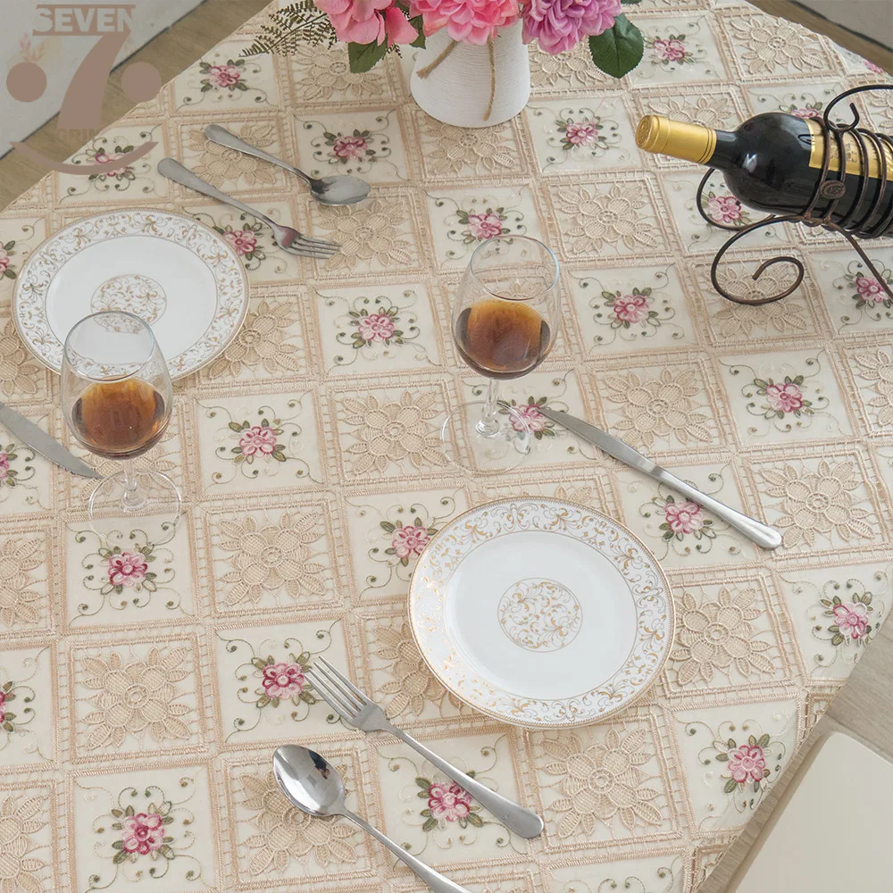 Скатерть с вышивкой из органзы золотистого цвета | Дом и сад