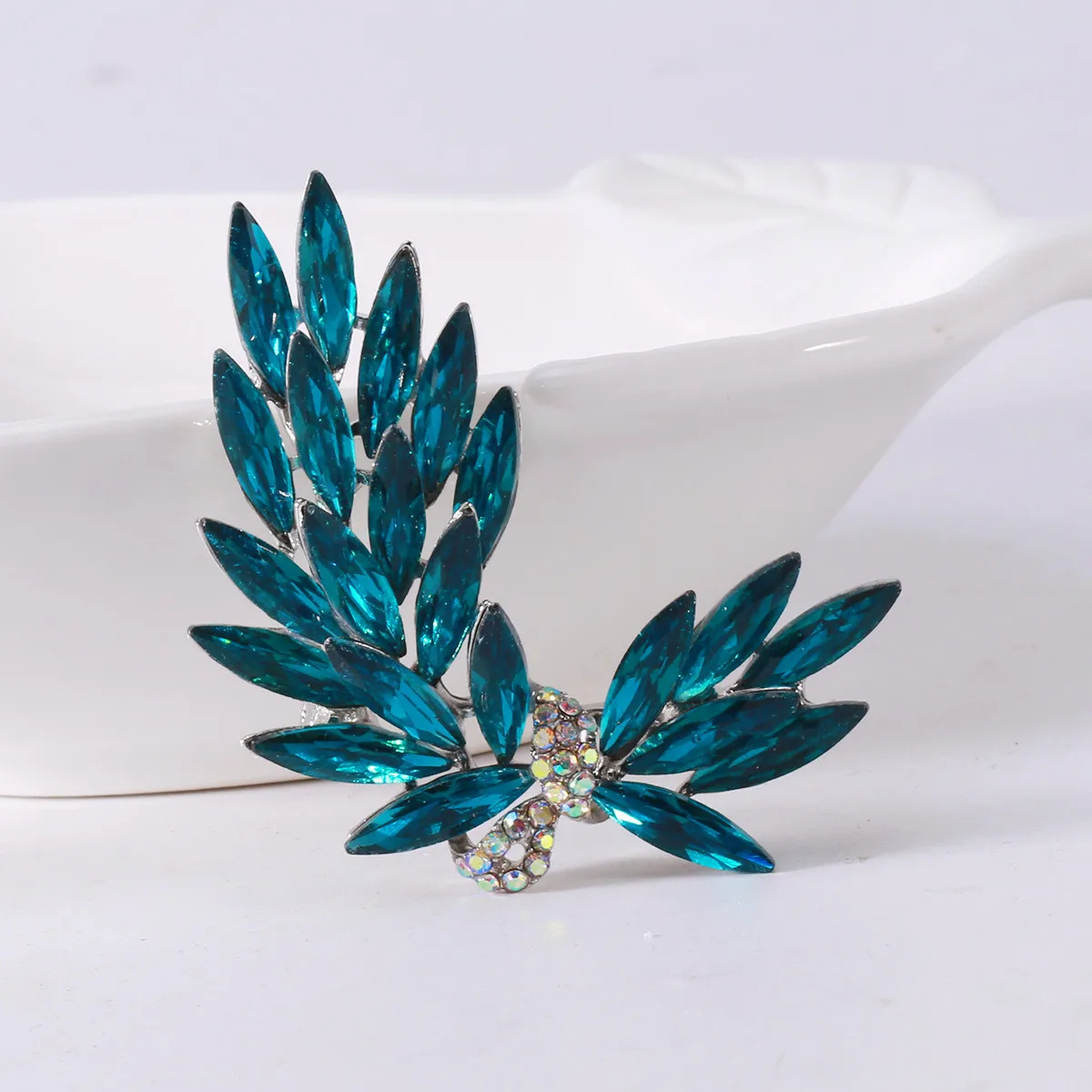 Новые роскошные элегантные золотистые синие броши с кристаллами радужной