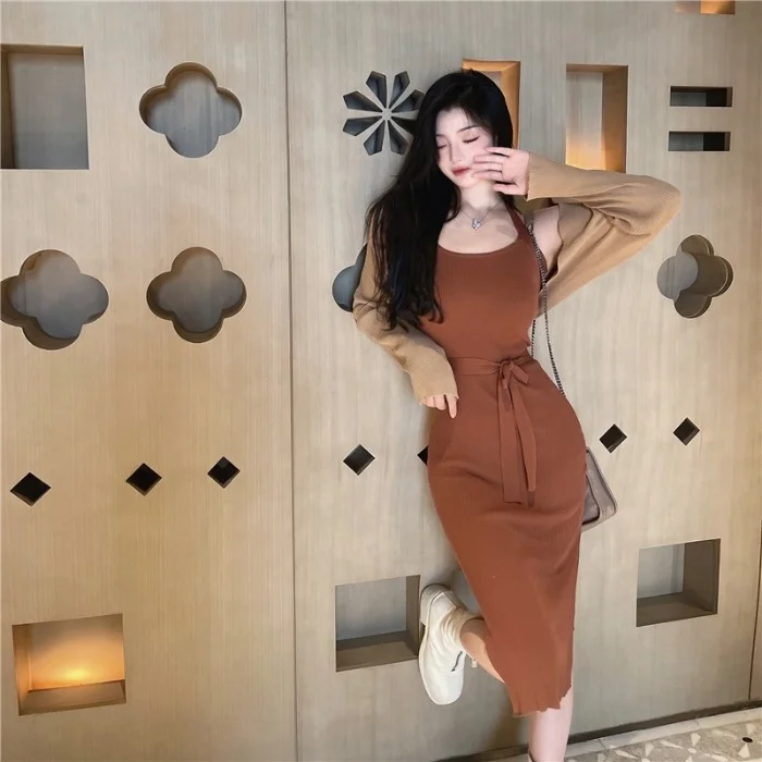 Женское трикотажное платье на бретелях-спагетти элегантное пикантное в