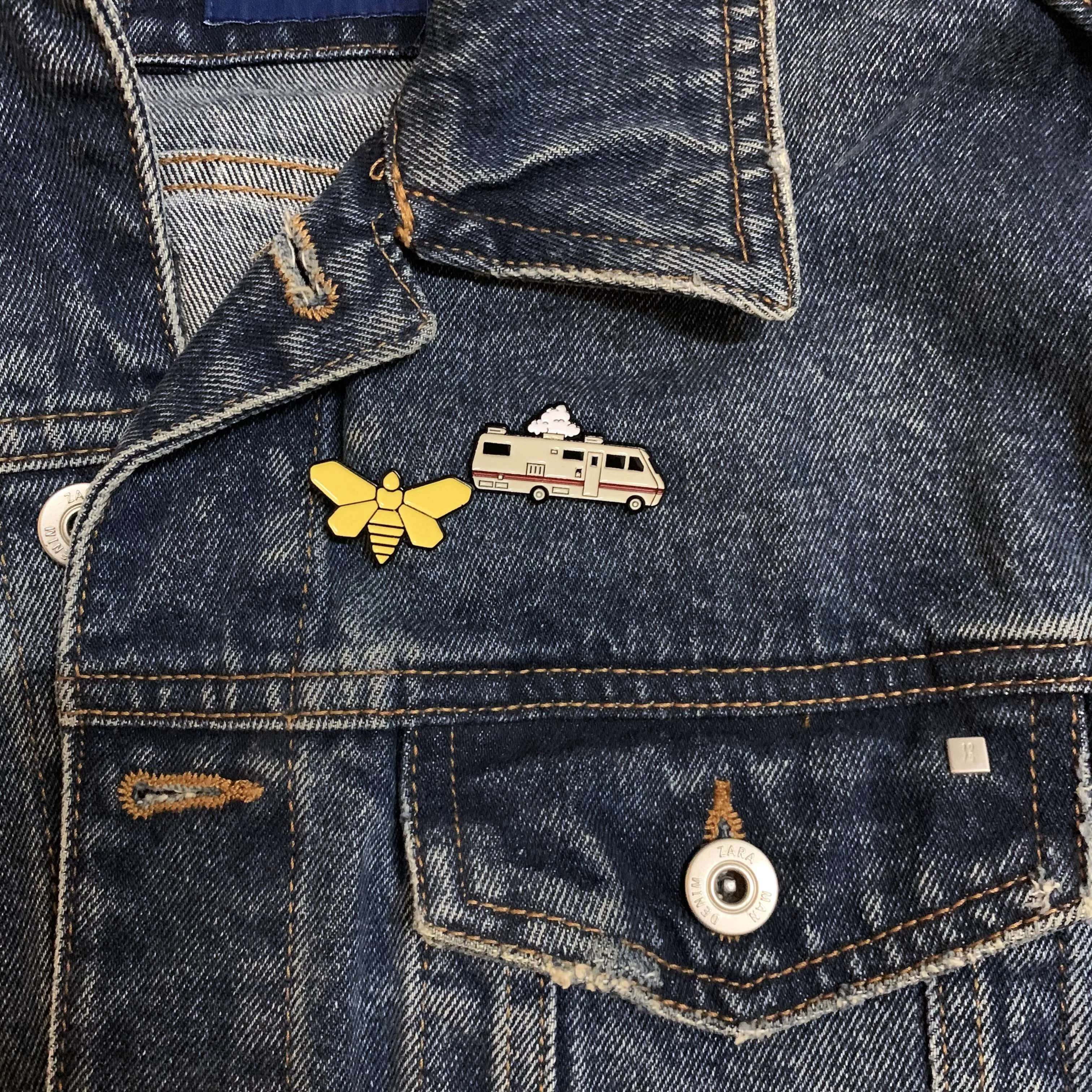 Эмалированная булавка для ТВ-сериала белый значок мужчин отворота одежды -