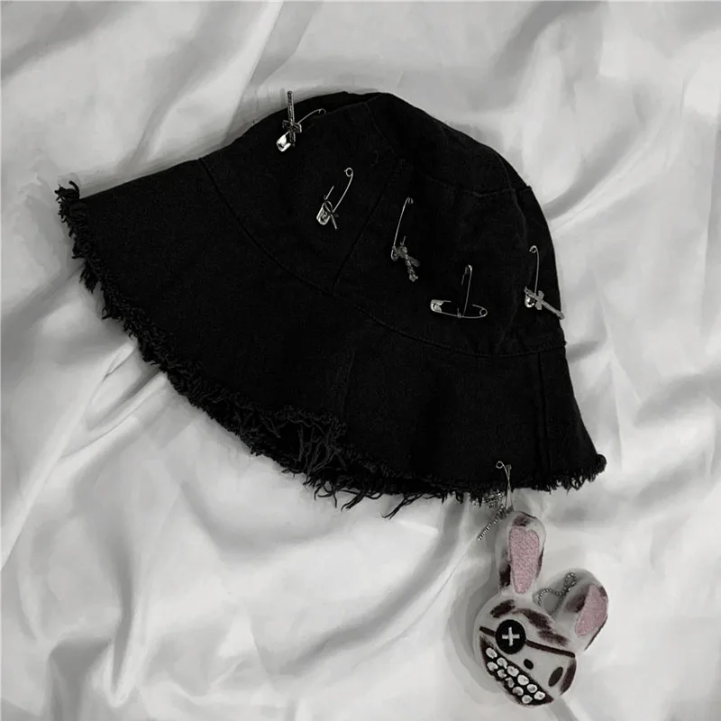 

Goth Girl Harajuku Hat Female Ins Trendy High Street Hip Hop Pin Rings Dark Cross Bucket Caps Summer Grunge Brim Hat Women Black
