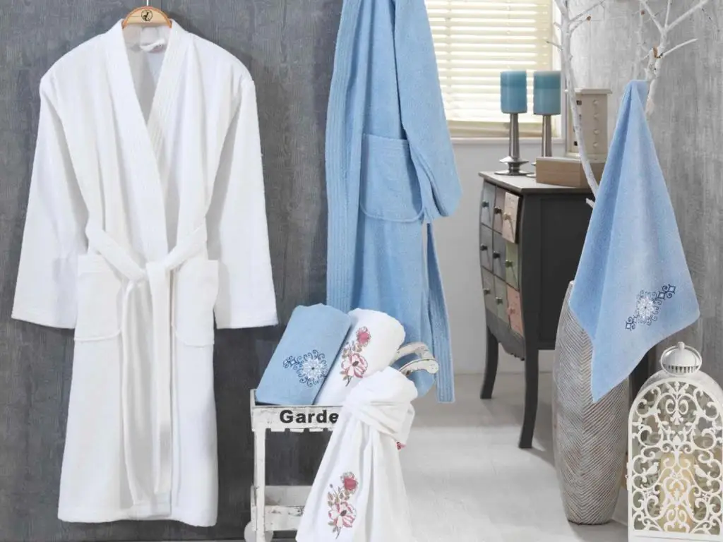 

Smart Embroidered Robe Set White Blue
