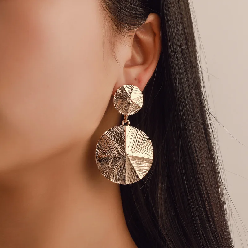 

Fashion Metal Geometric Earrings Stud Women Round Texture Three-dimensional Luxury Women's Earrings Punk Style Earrings Female