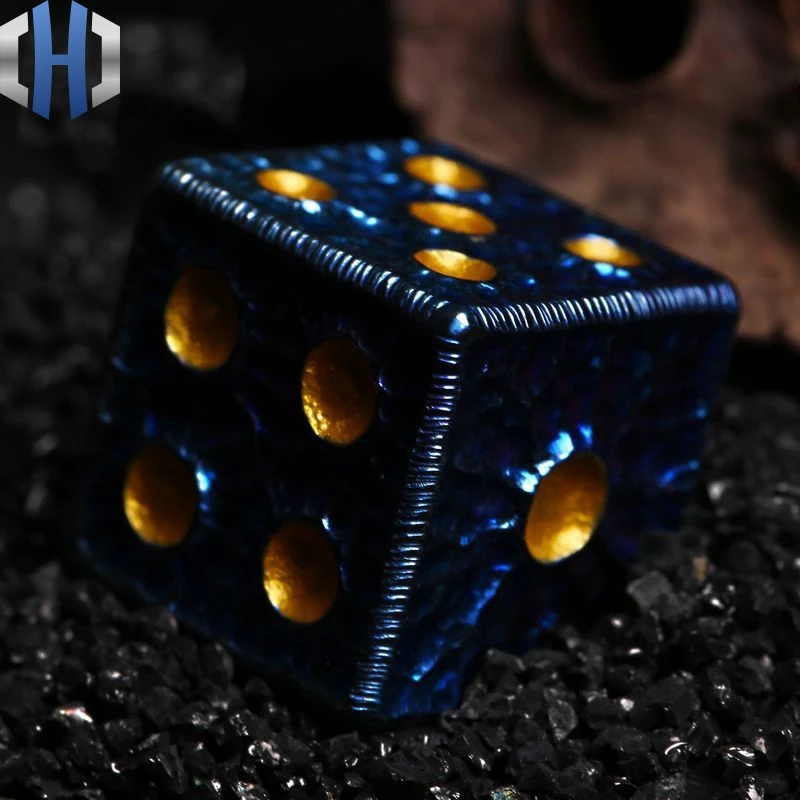 Титановый телефон с изображением Луны и голубой точкой|Монтировки| |