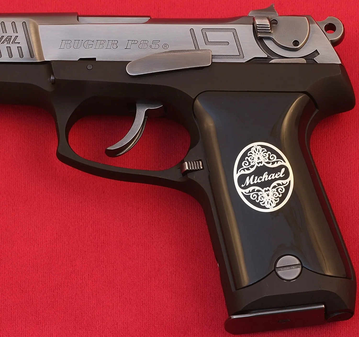 

Фирменная рукоятка ksdgrip для Ruger P85, P89, P90, P91 (имя и фамилия на заказ), черный акрил, серебристый