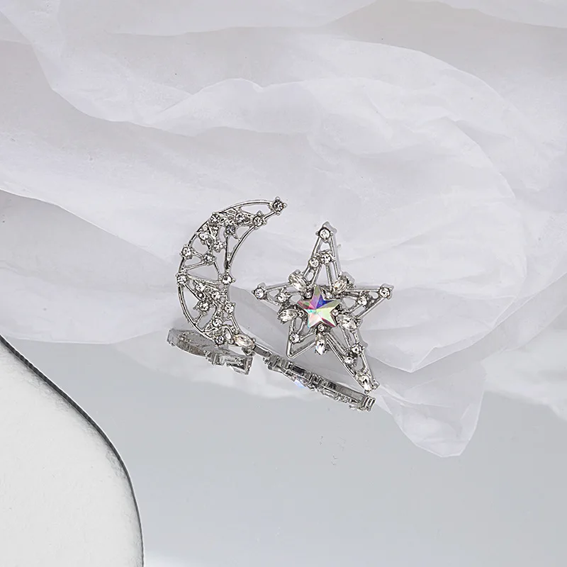 

Fashion Creative Inlaid Zircon Asymmetrical Stars And Moon Earrings Women's Holiday Party Jewelry Gifts