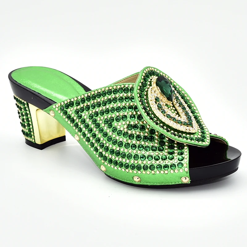 Новейшие женские итальянские фотообои украшенные Стразы соответствующие