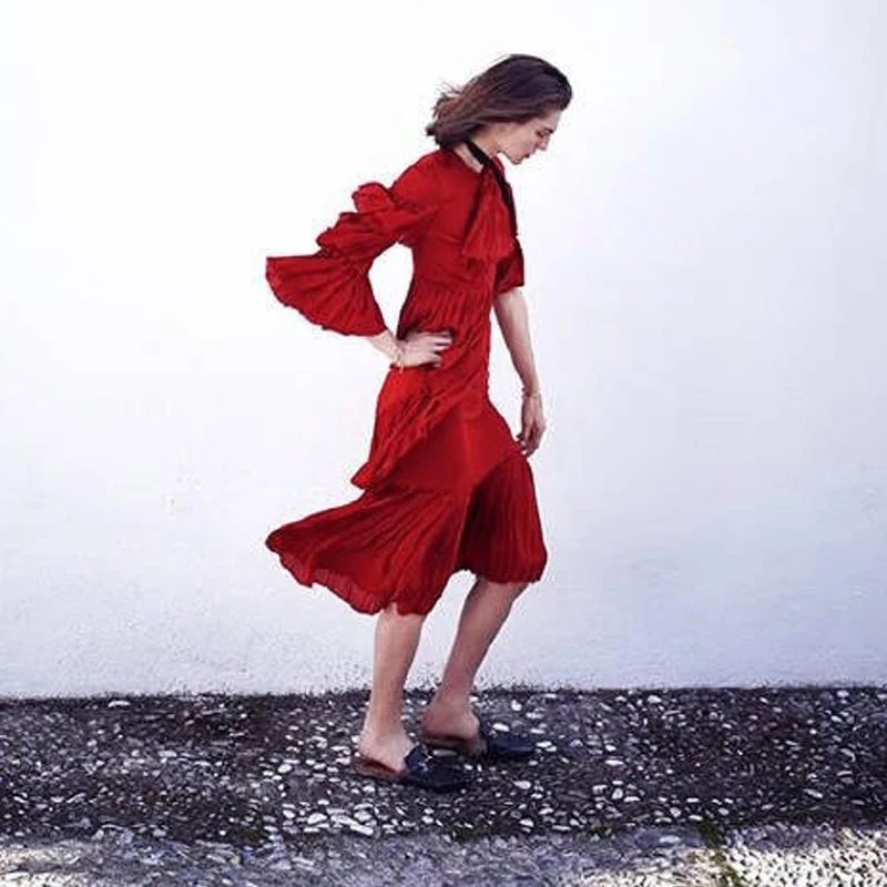 Женское дизайнерское подиумное платье элегантное шифоновое миди с оборками для