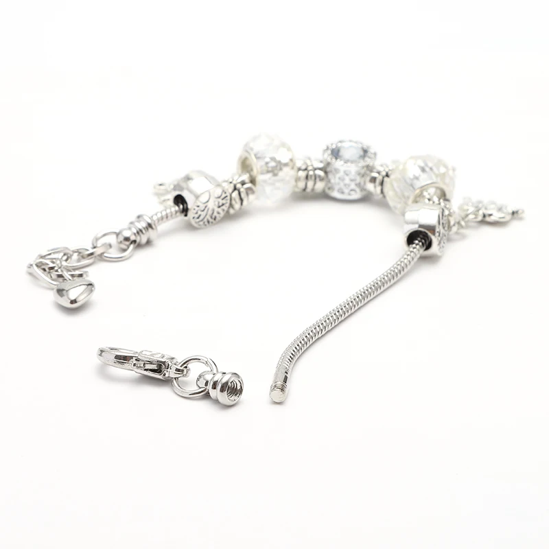 Посеребренный самодельный браслет с кнопками и подвеской в виде слона