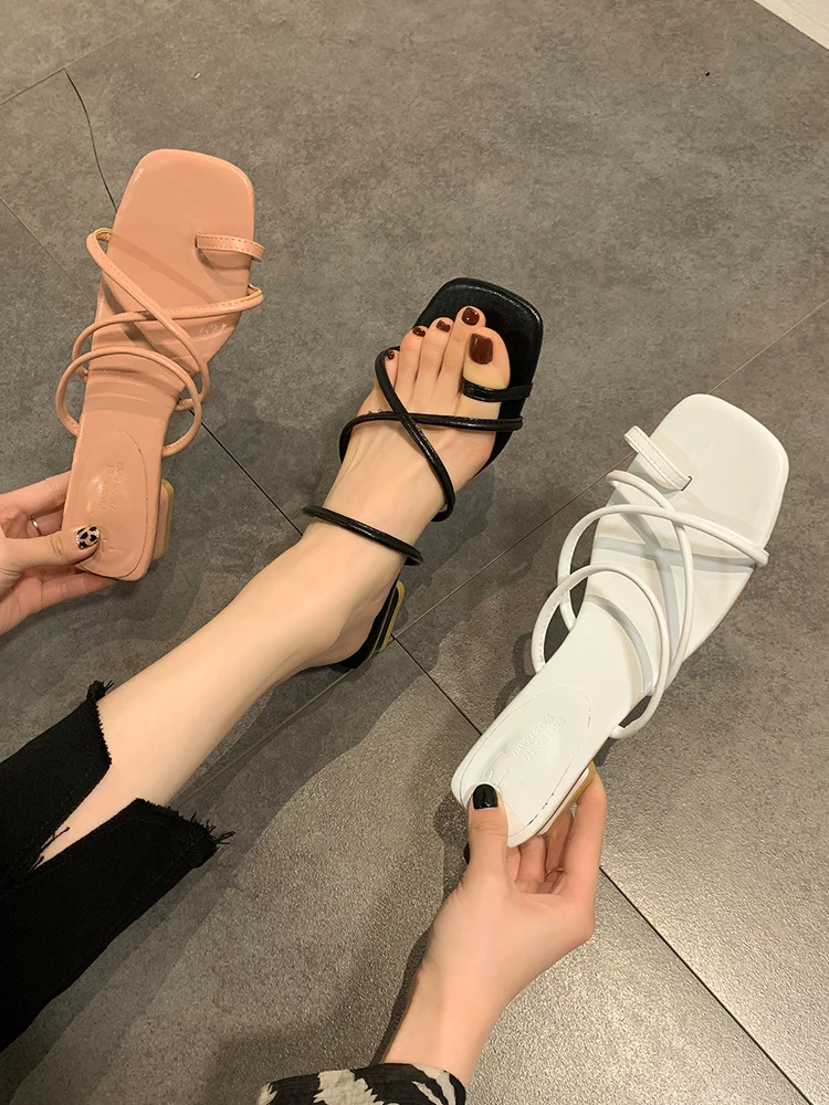 

Female Shoes Womens Slippers Outdoor Rubber Flip Flops Low Square Toe Cross-Tied Slides 2021 Hawaiian Summer Retro PU Basic Rome